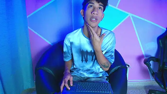 Snapshot of hares_mds chatting on December 5, 2025, 1:43 pm hares mds online show from December 5, 2025, 1:43 pm