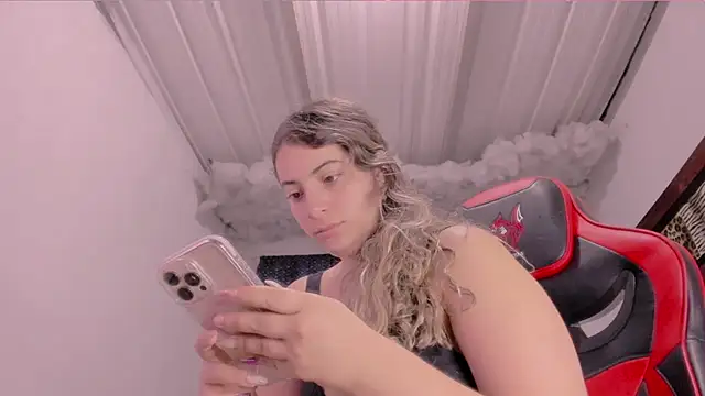 Lauu G online show from September 17, 2025, 9:22 am