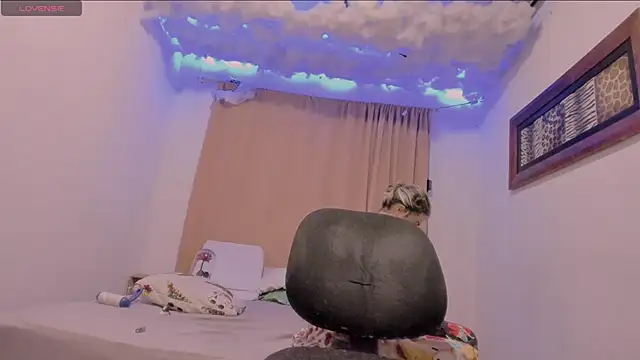 Lauu G online show from January 10, 2025, 3:29 am