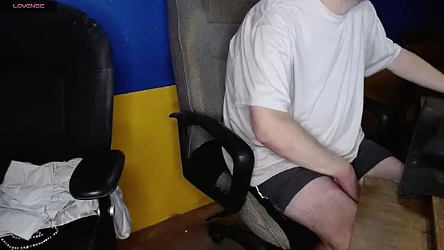 shyhuskyguy online show from December 5, 2025, 5:06 am