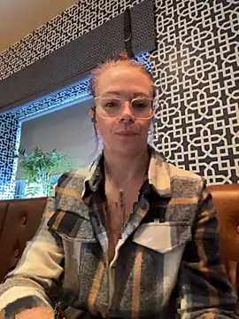 Snapshot of MelodyRoseUk chatting on November 18, 2025, 9:56 am MelodyRoseUk online show from November 18, 2025, 9:56 am