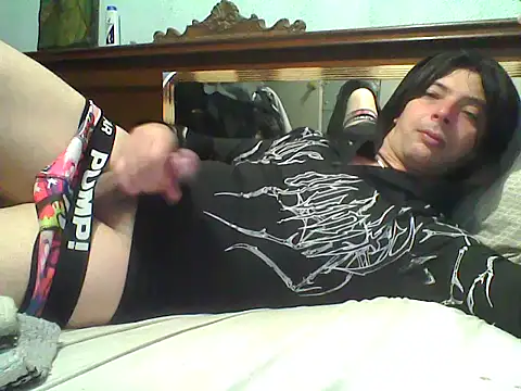 Snapshot of frank32love chatting on February 5, 2026, 2:57 pm frank32love online show from February 5, 2026, 2:57 pm