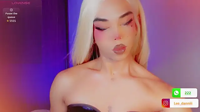 Snapshot of DanniLee_ chatting on February 15, 2026, 8:19 pm DanniLee online show from February 15, 2026, 8:19 pm