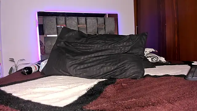 Carol M8 online show from March 18, 2025, 4:51 am