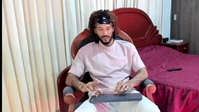 KarlMarley1 online show from December 23, 2025, 6:02 am