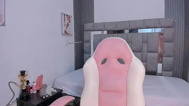 zulyjones online show from November 1, 2025, 11:59 am