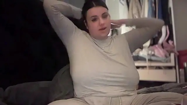 Snapshot of curvybabesx1 chatting on October 12, 2025, 2:51 pm curvybabesx1 online show from October 12, 2025, 2:51 pm