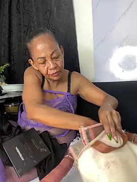 chiquimaturesexy online show from March 19, 2026, 9:04 pm