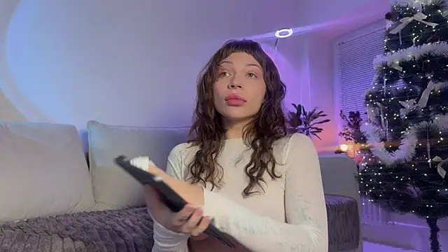 PaulaPratt online show from December 22, 2025, 5:40 am