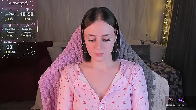 Emmi Flowers online show from April 2, 2026, 3:19 pm