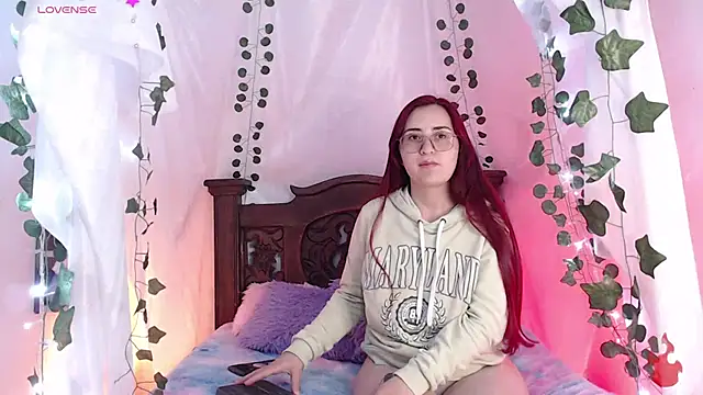 centaurigirl online show from March 19, 2025, 1:54 am