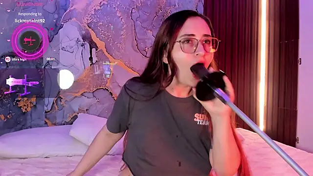 centaurigirl online show from October 6, 2025, 3:29 am