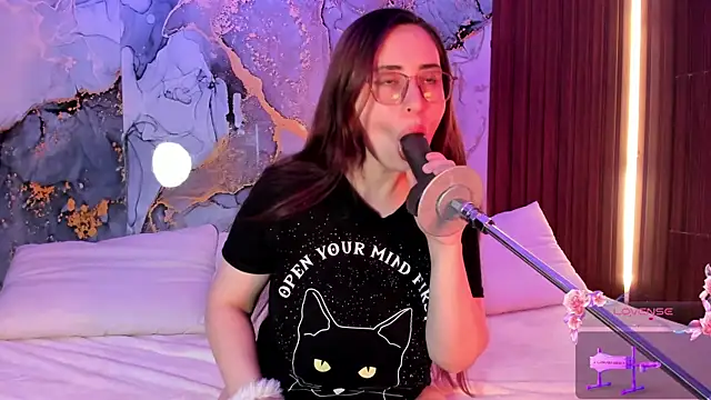 centaurigirl online show from September 27, 2025, 3:34 am