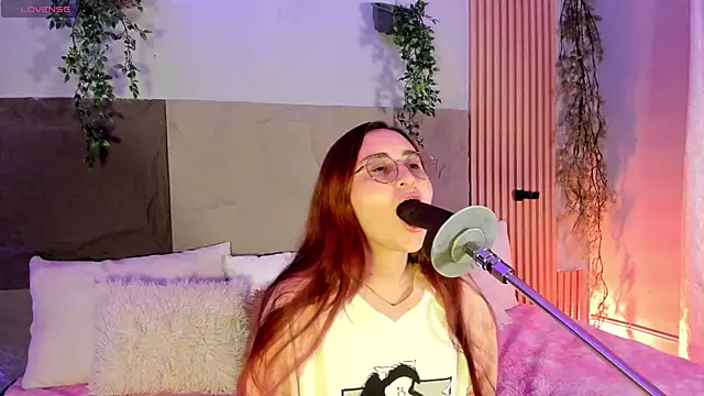 centaurigirl online show from March 13, 2026, 9:42 pm