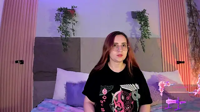 centaurigirl online show from April 18, 2026, 4:04 am