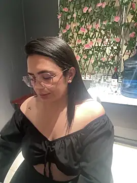 Emily Russo  online show from January 18, 2025, 9:02 pm