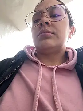 Emily Russo  online show from January 28, 2025, 4:52 pm