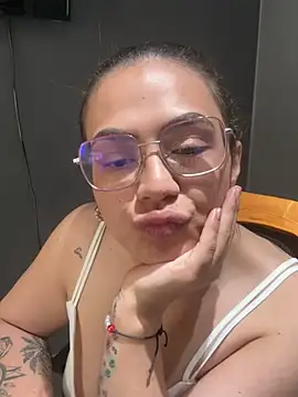 Emily Russo  online show from January 15, 2025, 5:15 pm