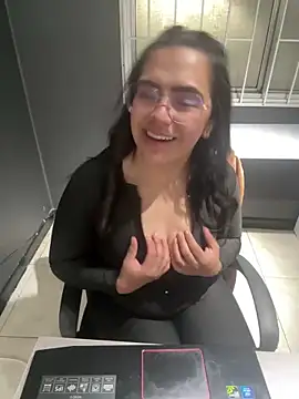 Emily Russo  online show from January 14, 2025, 6:07 pm