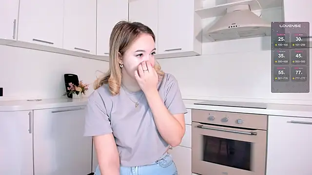 Snapshot of SheenaDollins chatting on December 4, 2024, 6:49 am SheenaDollins online show from December 4, 2024, 6:49 am