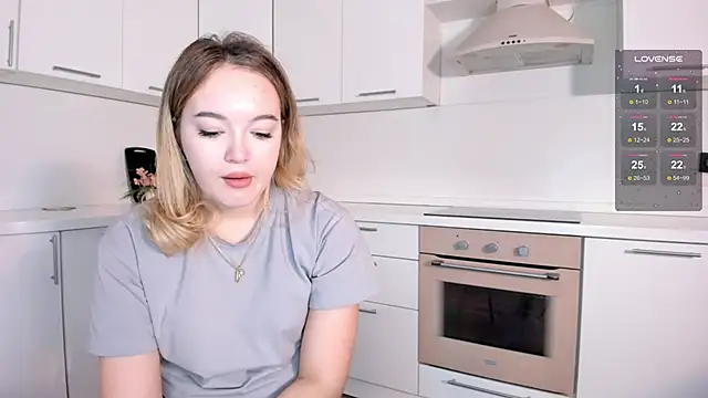 Snapshot of SheenaDollins chatting on December 4, 2024, 9:56 am SheenaDollins online show from December 4, 2024, 9:56 am