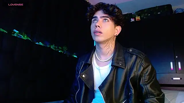 LyleBennett  online show from December 18, 2024, 10:40 am