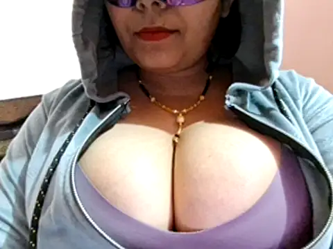 Snapshot of Anjalihotwife chatting on December 27, 2024, 11:39 am Anjalihotwife online show from December 27, 2024, 11:39 am