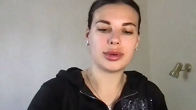 MoonriseGoddess online show from April 19, 2026, 9:54 am