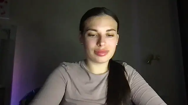 MoonriseGoddess online show from April 19, 2026, 6:43 pm