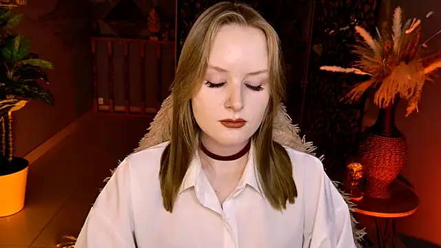 VivienLeeigh online show from June 5, 2026, 6:52 am