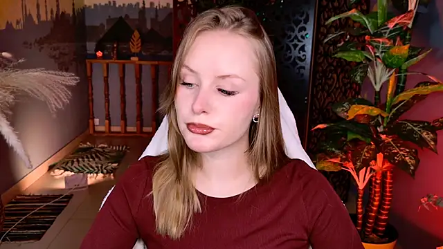 Snapshot of VivienLeeigh chatting on February 10, 2026, 5:39 am VivienLeeigh online show from February 10, 2026, 5:39 am