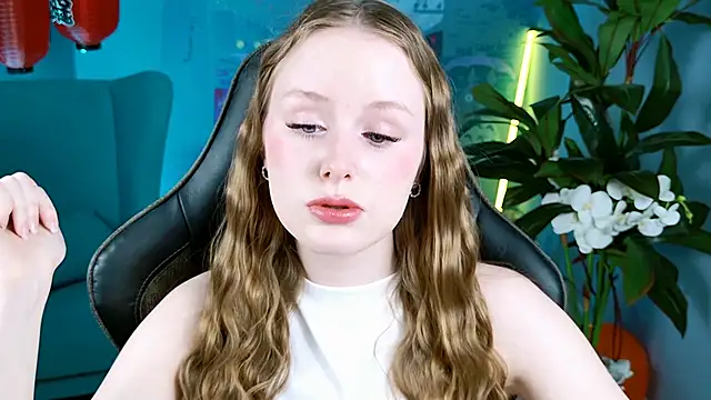 VivienLeeigh online show from November 4, 2025, 9:02 am