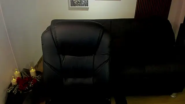 crimson tati  online show from October 24, 2025, 3:49 am