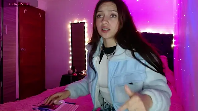 holy juli online show from March 9, 2025, 3:22 am