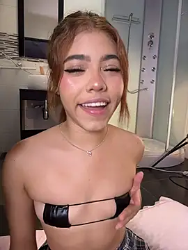 KellyOlsenbe online show from July 30, 2026, 8:19 pm