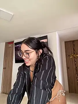 Nickiiiii online show from January 5, 2025, 3:02 pm