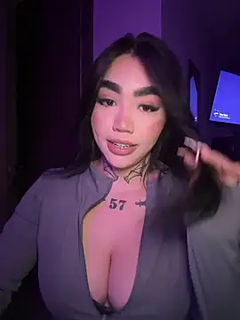 Nickiiiii online show from April 1, 2026, 6:15 am