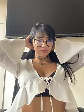 Nickiiiii online show from March 8, 2025, 7:20 pm