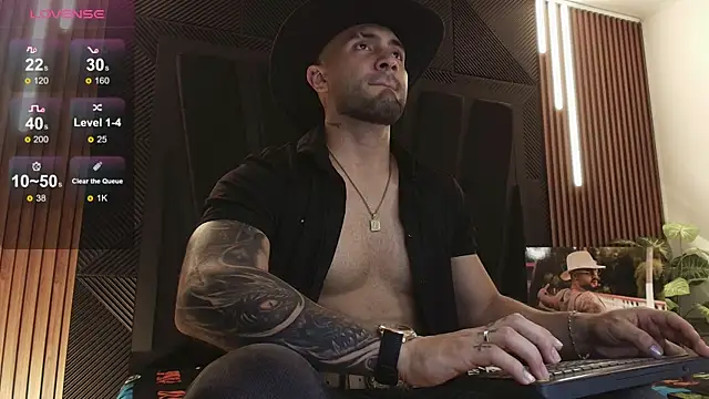 JeanColleman online show from April 10, 2026, 11:23 pm