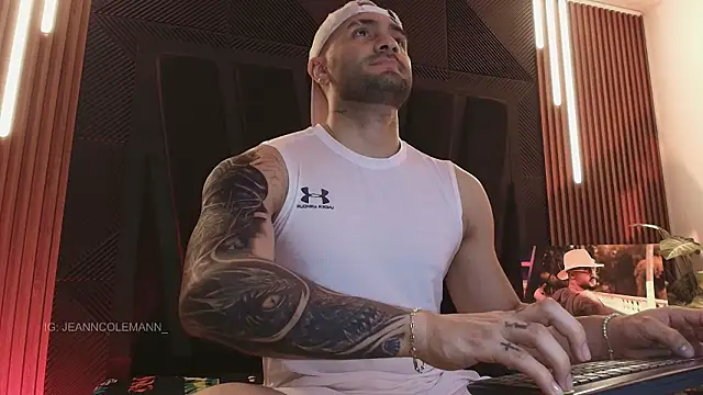 JeanColleman online show from February 24, 2026, 11:27 pm