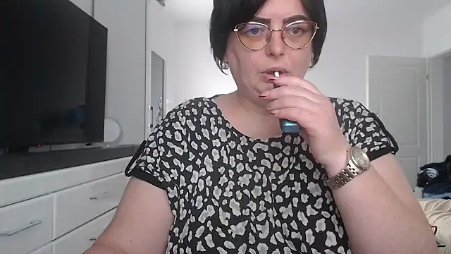 Amandamuller1982 online show from April 16, 2026, 8:04 am