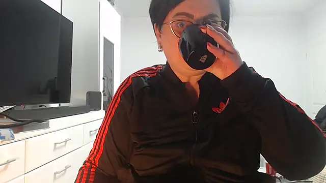 Amandamuller1982 online show from March 22, 2026, 11:39 pm