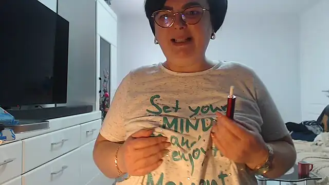 Amandamuller1982 online show from April 10, 2026, 11:50 am