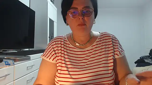 Amandamuller1982 online show from April 6, 2026, 9:38 pm