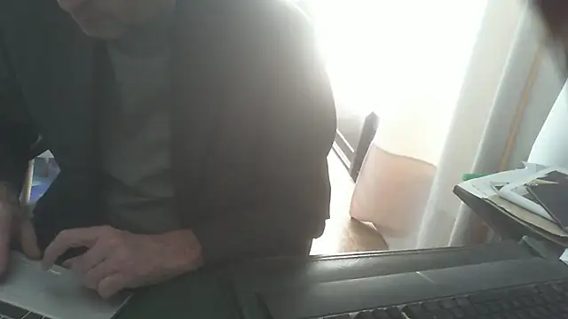 shyfrenchcock1 online show from March 4, 2026, 1:19 pm