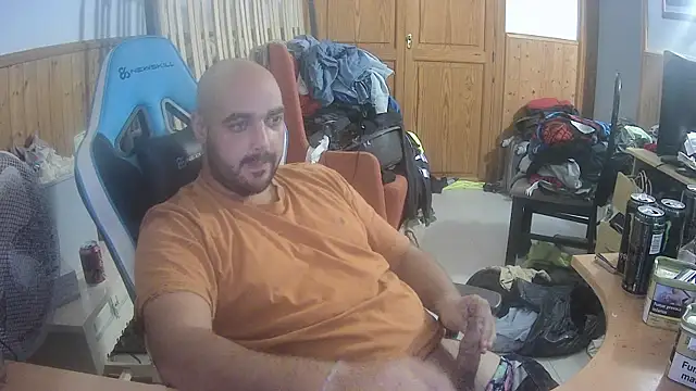 chicomallorca96 online show from October 7, 2025, 3:35 pm