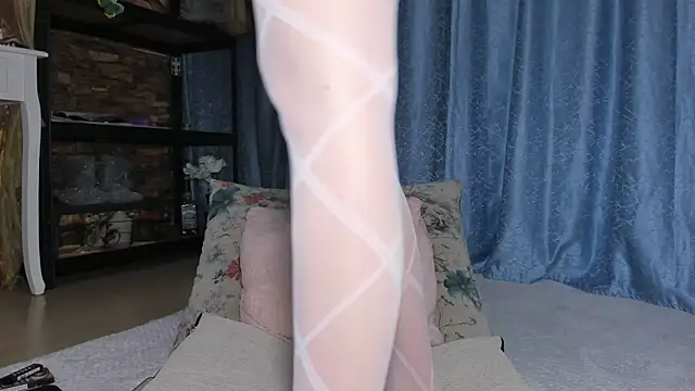 andradahot15 online show from December 16, 2025, 4:06 am