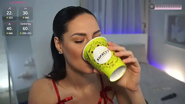 Snapshot of ZoeeZolton chatting on January 4, 2025, 12:05 pm ZoeeZolton online show from January 4, 2025, 12:05 pm