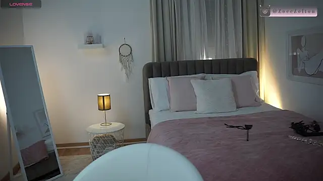 Snapshot of ZoeeZolton chatting on March 21, 2025, 5:02 pm ZoeeZolton online show from March 21, 2025, 5:02 pm