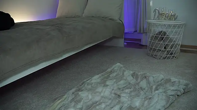 Snapshot of ZoeeZolton chatting on February 11, 2025, 9:03 pm ZoeeZolton online show from February 11, 2025, 9:03 pm